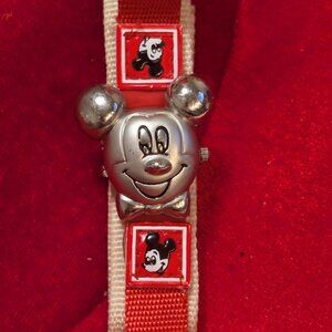 ✨ Disney Minnie Mouse Vintage Flip-Top Watch ✨